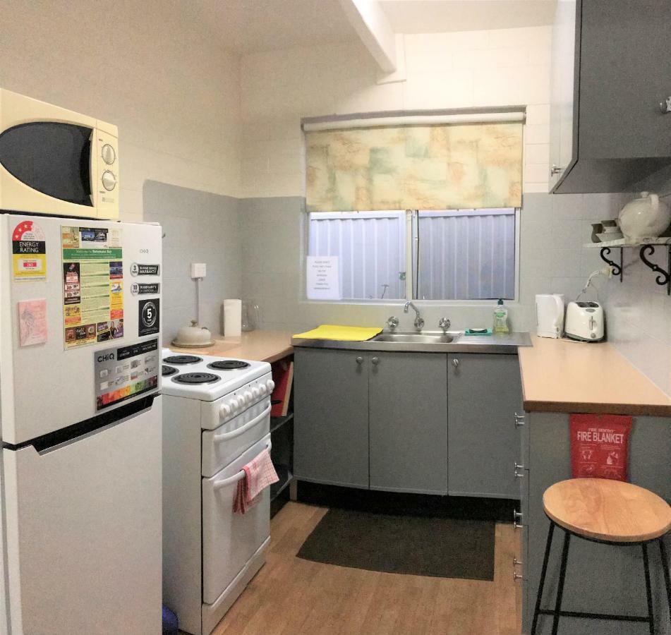 خليج بايتمانس Kon Tiki Apartments المظهر الخارجي الصورة